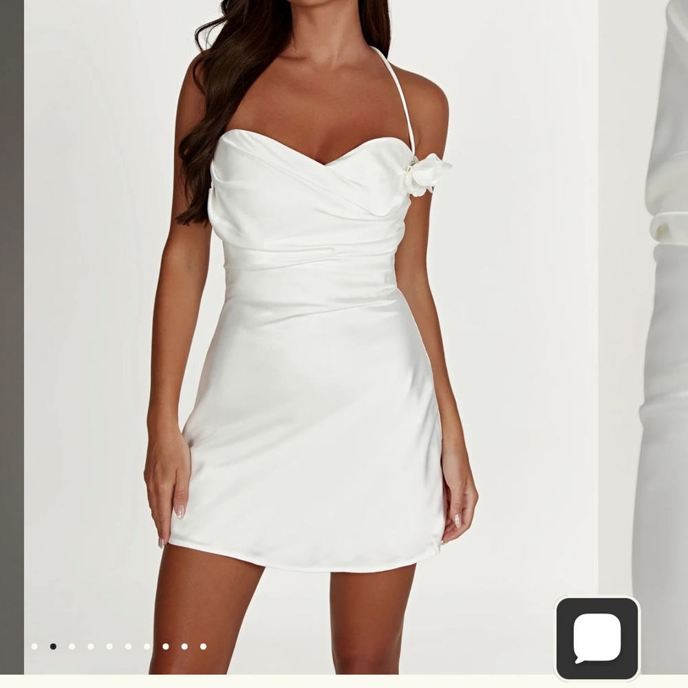 Women's White Satin Mini Dress with Sweetheart Neckline halter meshki